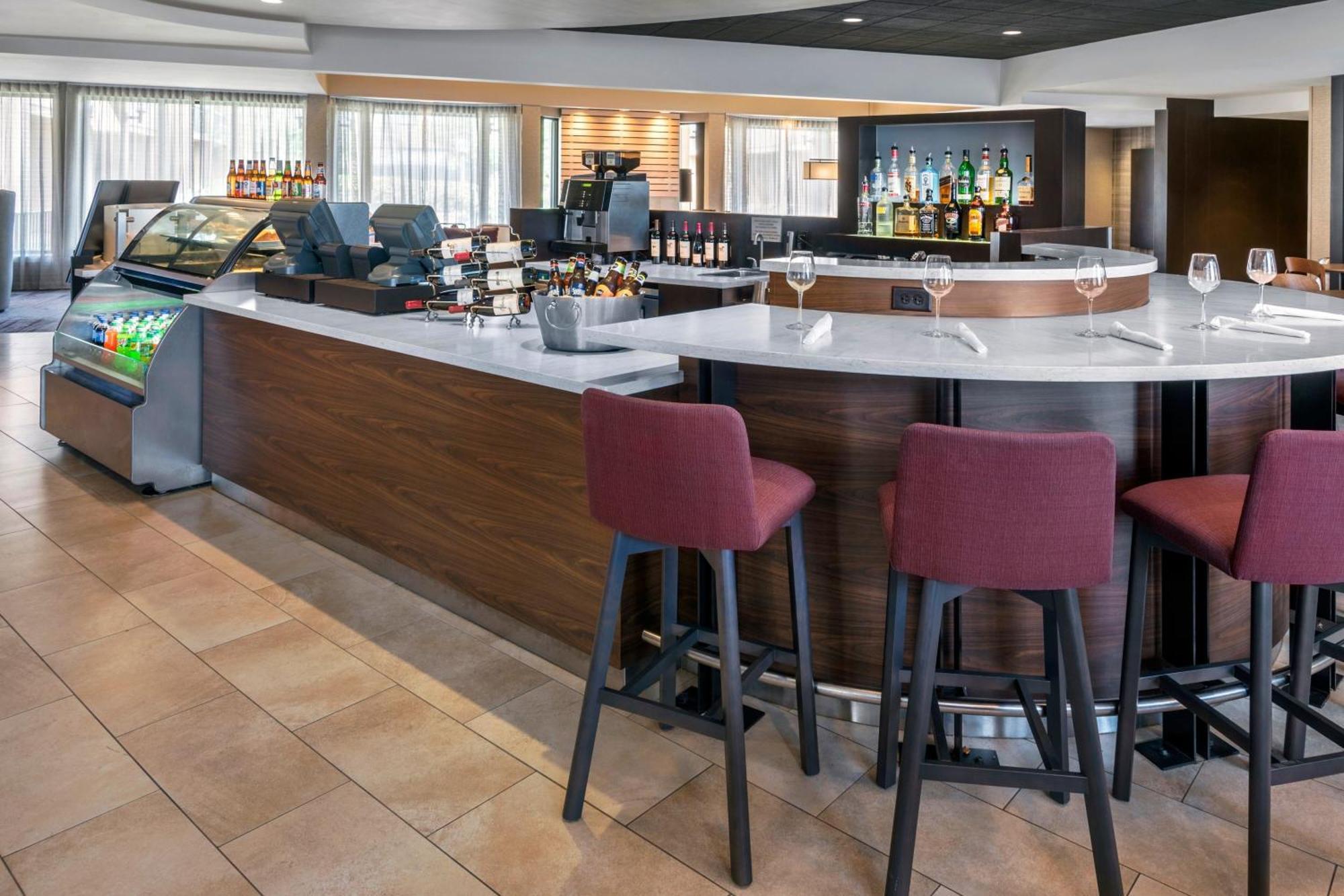 Courtyard Newark Liberty International Airport Hotel Exterior foto